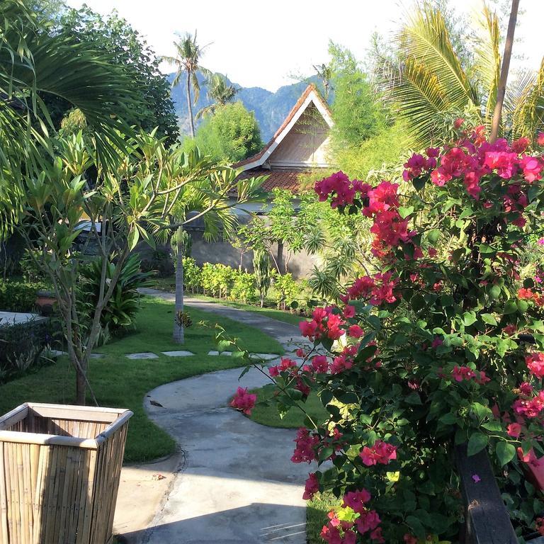 Taman Dewi Sri Villa Et Bungalow Пемутеран Экстерьер фото